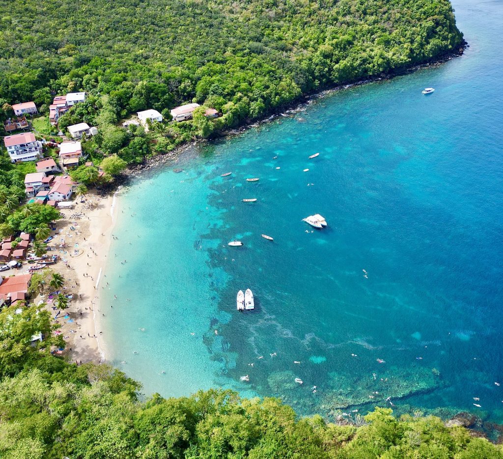 Anse Dufour Martinique : Plongée, sable noir et charme authentique Outre-mer