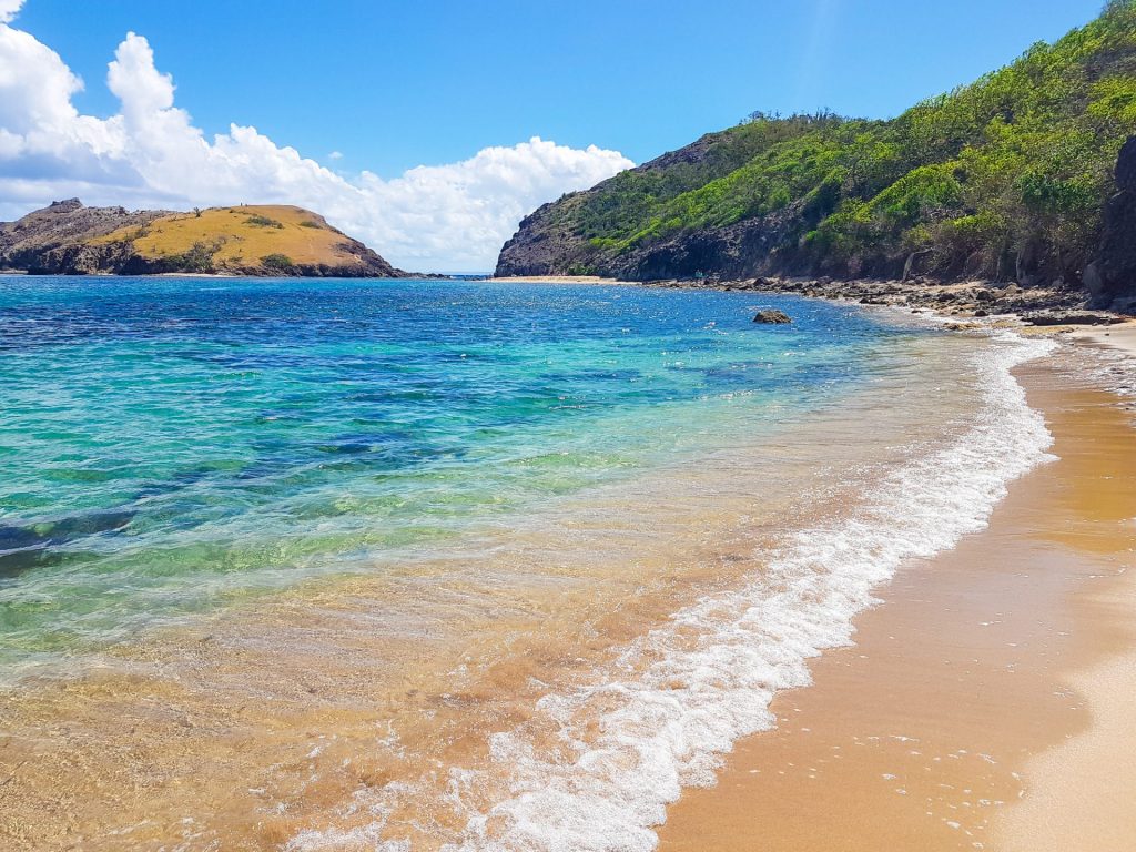 Plage de Pompierre, Guadeloupe : Ton Guide Outre-mer pour une Évasion Tropicale