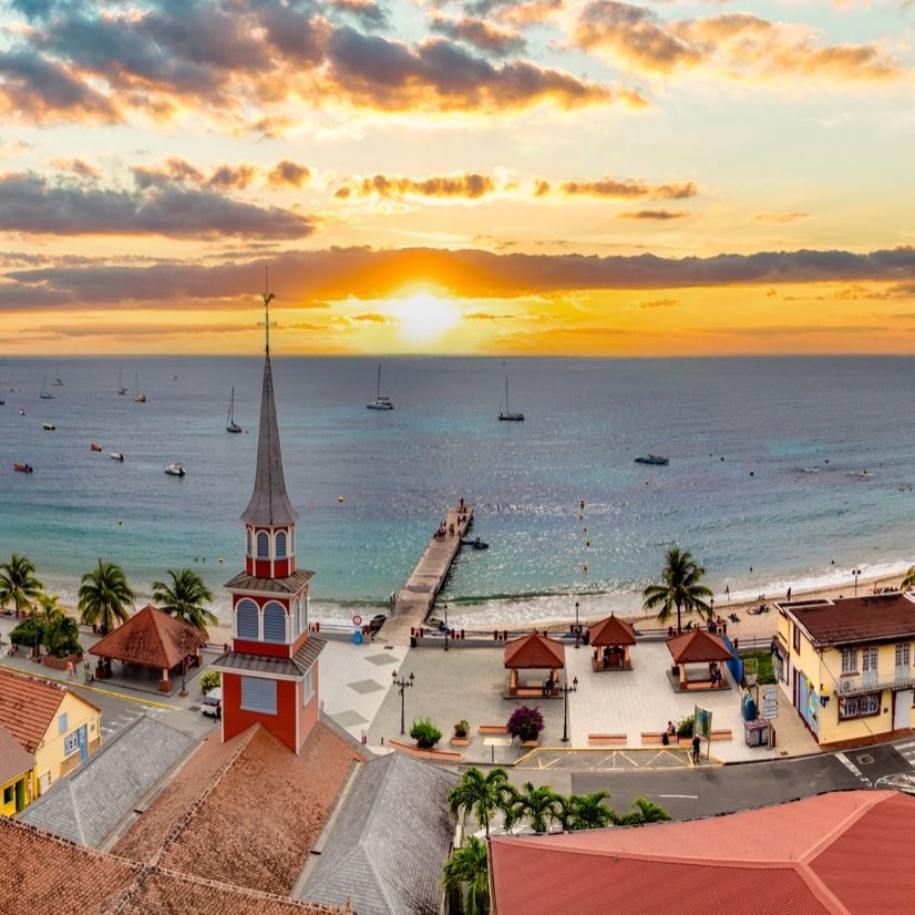 Plongée Fascinante dans l&rsquo;Histoire de la Martinique Outre-mer : Ton Guide Essentiel