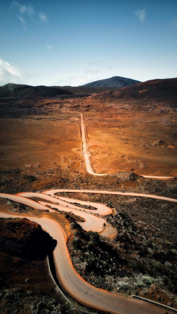 Réveil Imminent : Le Piton de la Fournaise, Spectacle Géant de l&rsquo;Outre-mer à La Réunion