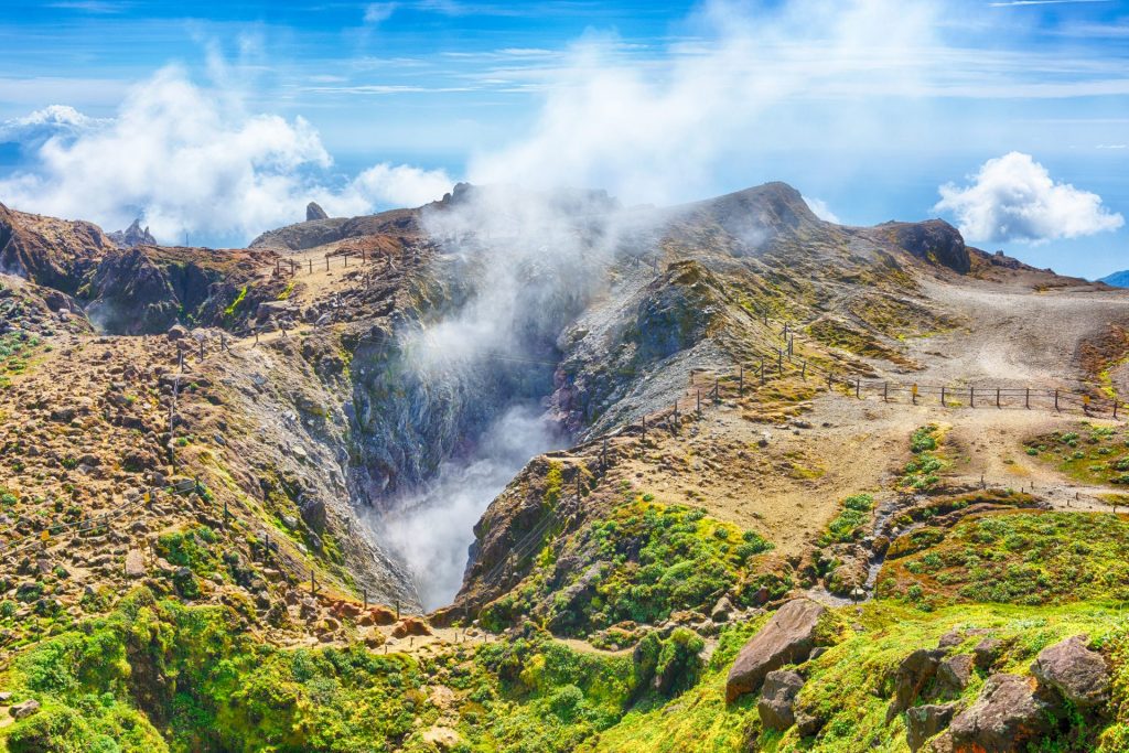 Volcan de la Soufrière Guadeloupe : Aventure et Prudence dans l&rsquo;Outre-mer
