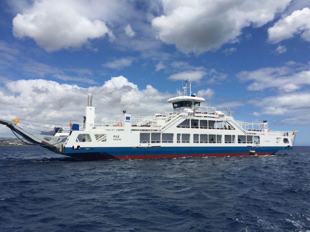 Impact des Barges à Mayotte : Analyse Clé pour le Tourisme Outre-mer