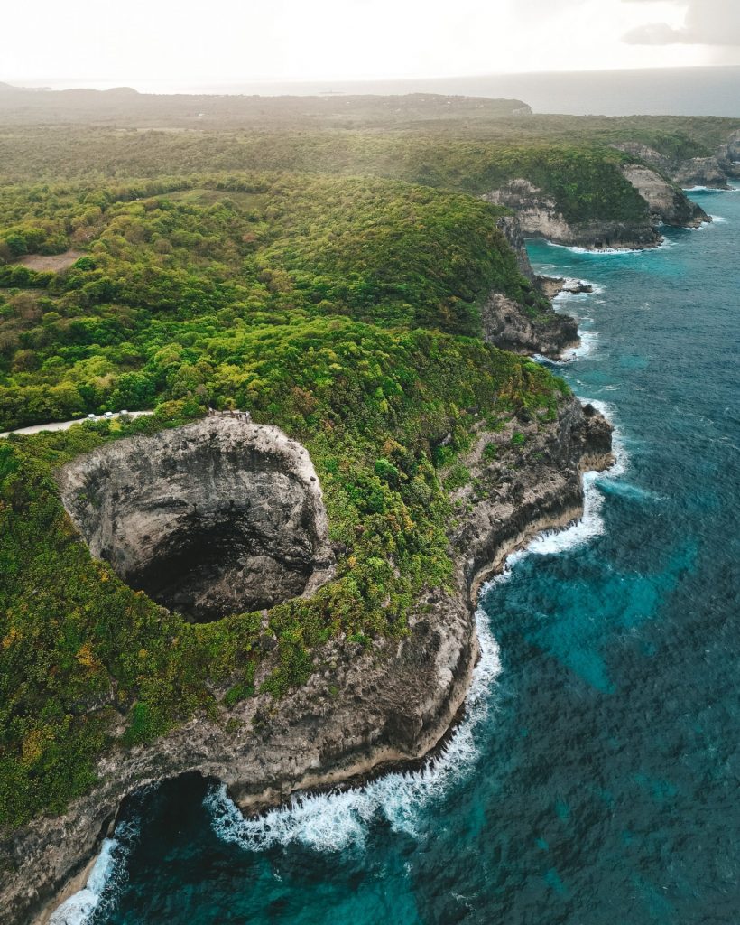 Gueule Grand Gouffre : Le Spot Photo et Rando Incontournable à Marie-Galante Outre-mer