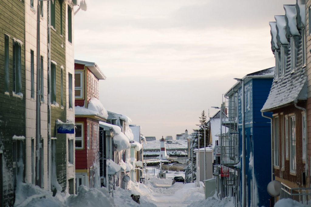 Splendeurs hivernales : Découvre les couleurs de la région d&rsquo;Outre-mer à Saint-Pierre