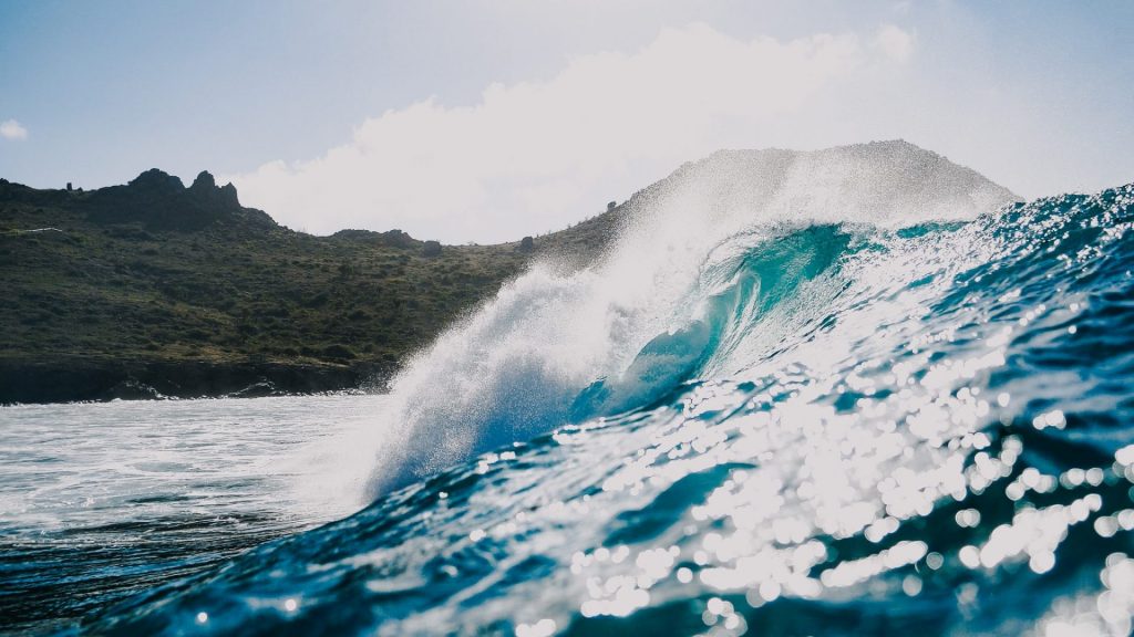 Dompter la vague parfaite à Saint-Barthélemy en Outre-mer
