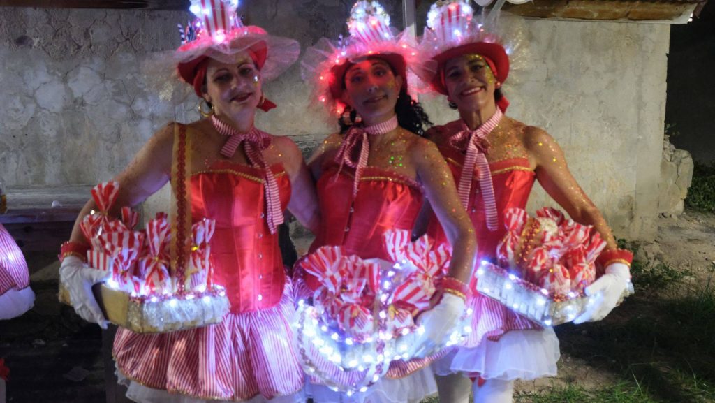 Éclat Rétro à Terre-de-Haut : La Parade Ciné Pop Star Illumine la Guadeloupe, Outre-mer