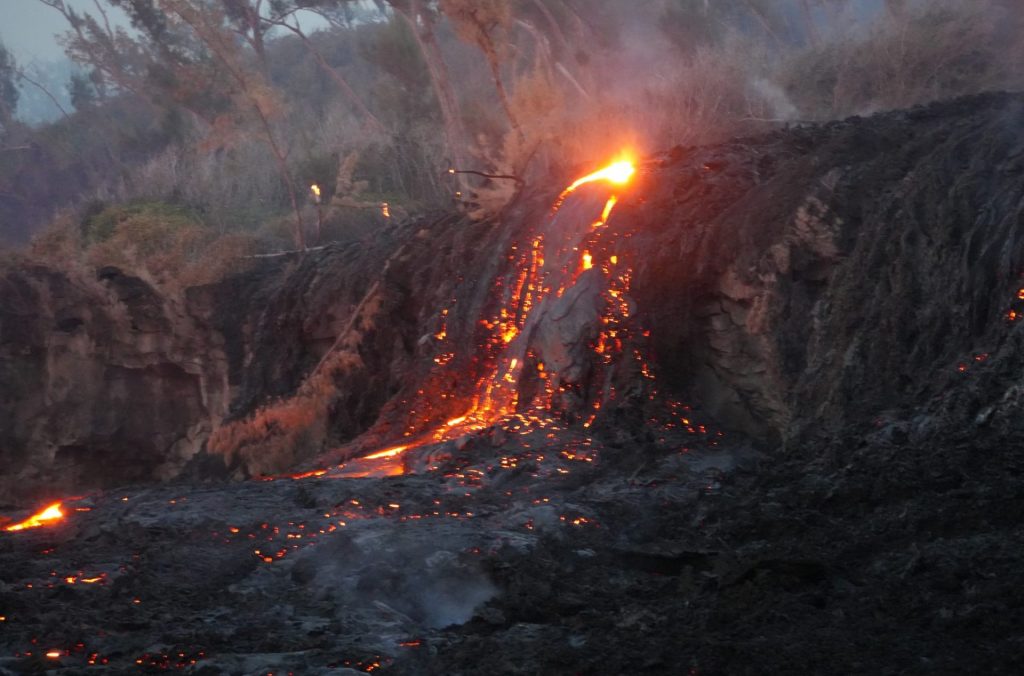 Éruption à La Réunion : L&rsquo;Observatoire Volcanologique du Piton de la Fournaise surveille le spectacle en Outre-mer