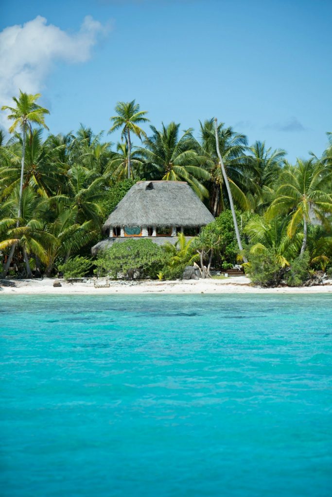 Tahiti Tourisme : séjourne au bord du lagon en Polynésie, ton refuge en Outre-mer