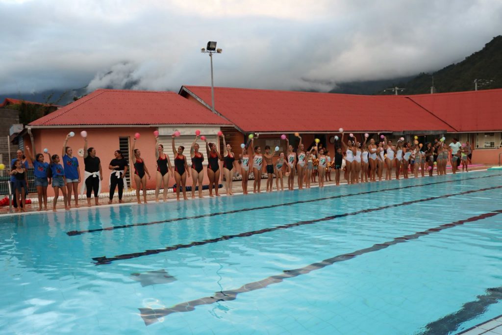 Magie à Cilaos : La Nage Artistique Sublime la Réunion en Outre-mer