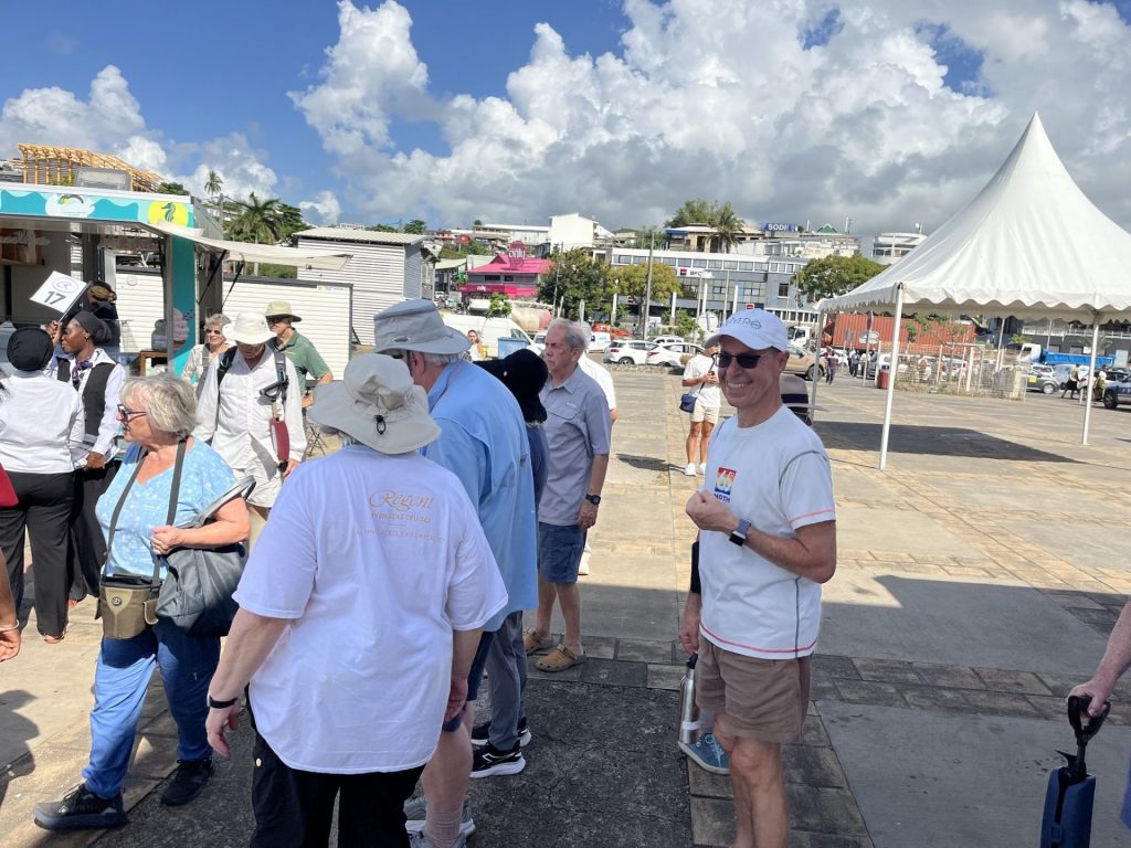 Croisière de prestige à Mayotte : l&rsquo;Office de Tourisme de la Cadema et Outre-mer Tourisme célèbrent l&rsquo;arrivée du Seven Seas Mariner