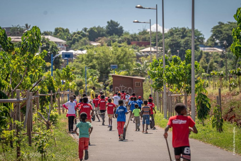 Ville de Mamoudzou : l&rsquo;éclat de la course de pneus en Outre-mer à Mayotte avec Outre-mer Tourisme