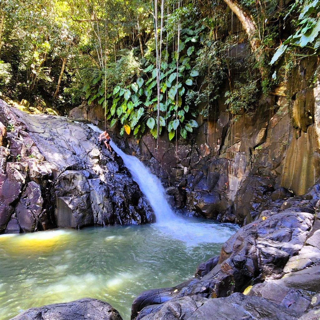 Évade-toi au Saut d’Acomat en Guadeloupe avec Espace Harmonie, ton gîte à Deshaies en Outre-mer