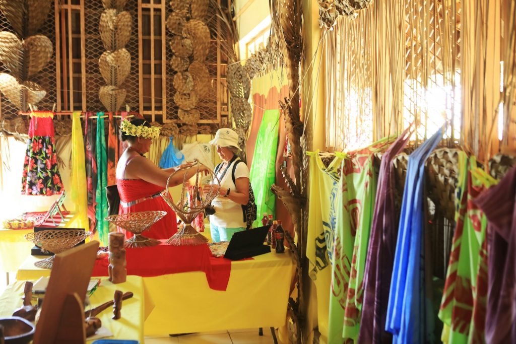 Le Paréo et l&rsquo;Artisanat en Polynésie : Tahiti Tourisme célèbre la mode traditionnelle de notre Outre-mer avec Outre-mer Tourisme