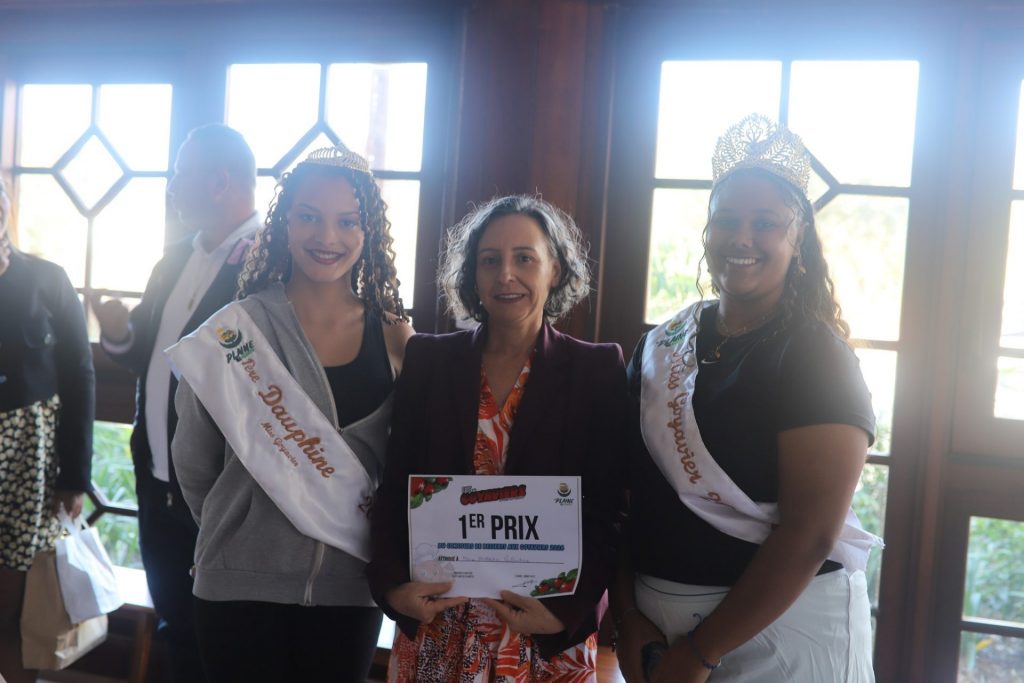 Concours de pâtisserie avec la Ville de La Plaine des Palmistes : la dégustation des créations à la Fête des Goyaviers à La Réunion en Outre-mer avec Outre-mer Tourisme
