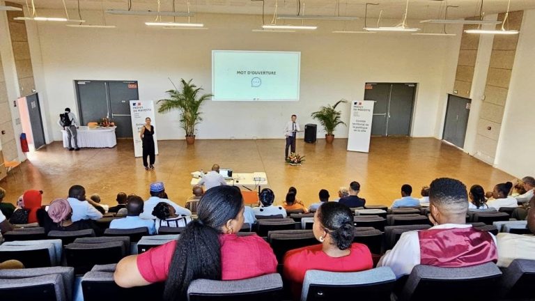 Action publique et innovation à Dembéni : le Préfet de Mayotte lance la refondation des contrats de ville pour l&rsquo;Outre-mer
