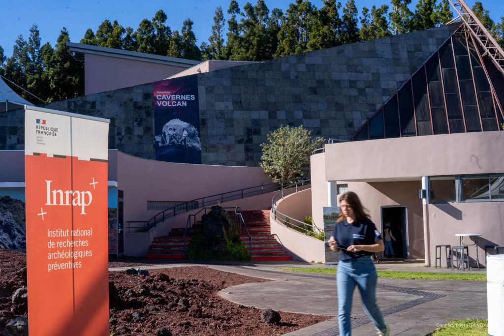 Comment découvrir les secrets enfouis de la Région Réunion ? Les Journées de l’Archéologie enflamment la Cité du Volcan en Outre-mer !
