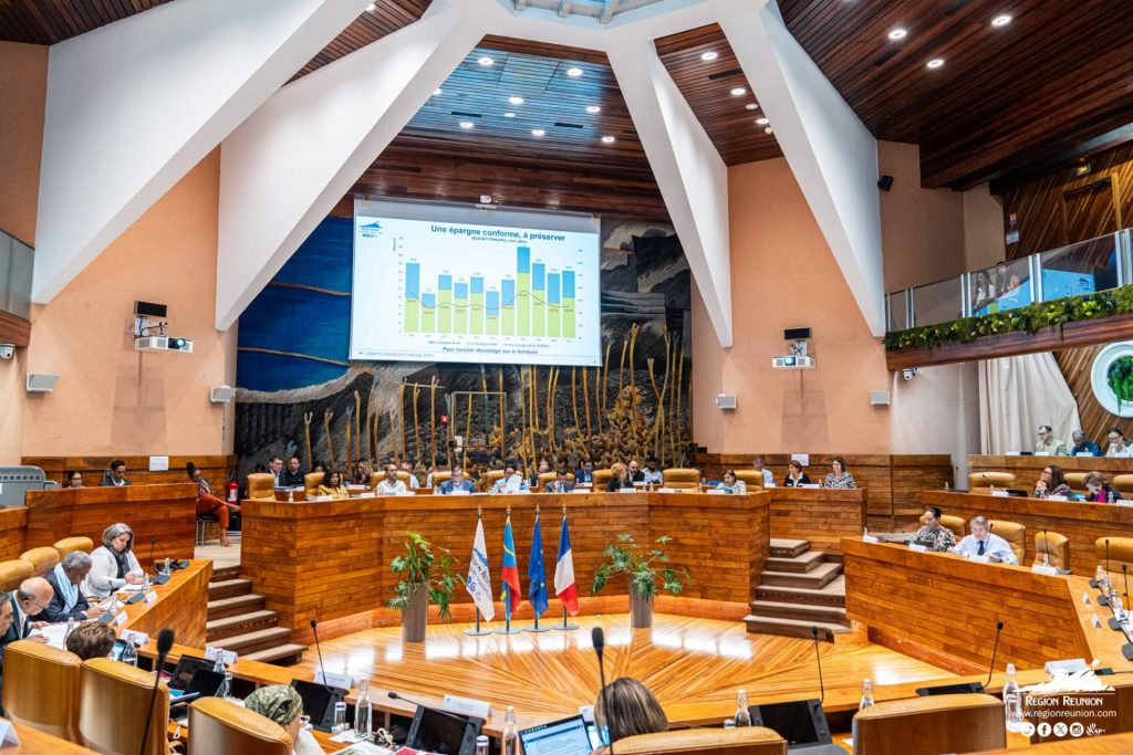 Comment l&rsquo;éco-tourisme à La Réunion se réinvente-t-il grâce aux grands projets d&rsquo;aménagement de la Région Réunion en Outre-mer ?