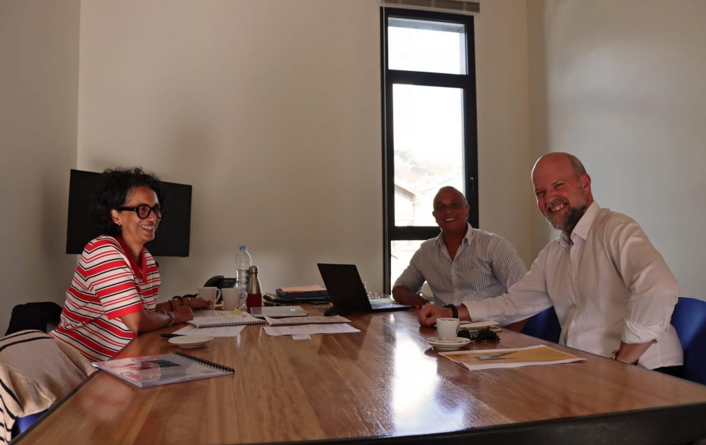 Randonnée et services de proximité : Comment poster ses colis et retirer de l&rsquo;argent lors d&rsquo;un séjour dans la Ville de Cilaos à La Réunion, au cœur de l&rsquo;Outre-mer ?