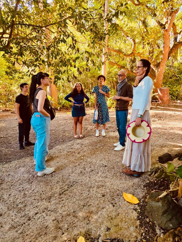 Comment vivre une visite guidée historique et humaine à La Réunion ? Plongez au cœur du patrimoine authentique avec Le Vieux Domaine, l&rsquo;escale culturelle incontournable de l&rsquo;Outre-mer