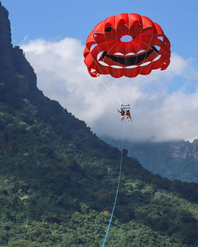 Quelle destination choisir pour faire du parapente en Polynésie avec Tahiti Tourisme et s&rsquo;offrir un vol magique en Outre-mer ?