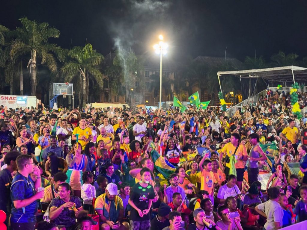 Où sortir à Cayenne en Outre-mer ? Vibrez à la Fan Zone Palmistes Arena, la grande fête de la Coupe du Monde de football avec la Ville de Cayenne en Guyane