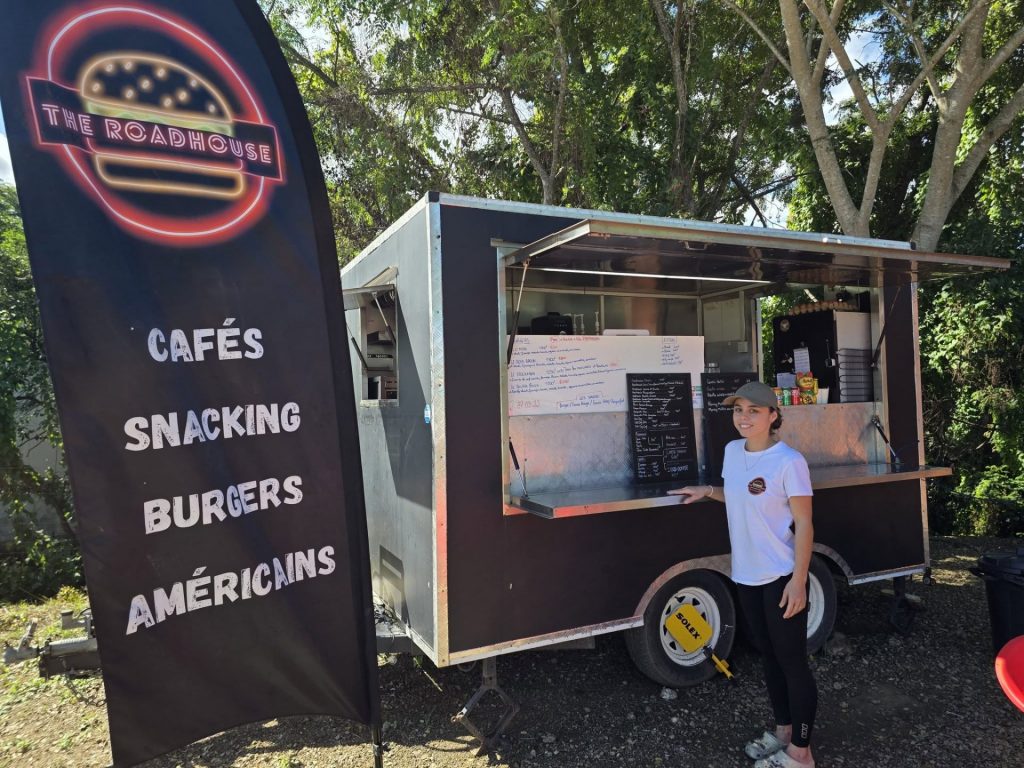 Où manger à Boulouparis : découvrez les burgers de The Roadhouse et le parcours d&rsquo;Océane soutenu par la Chambre de Métiers et de l&rsquo;Artisanat – NC en Outre-mer