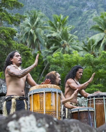 Randonnée culturelle et immersion spirituelle : explore le mana de Hiva Oa en Polynésie avec Tahiti Tourisme et Outre-mer Tourisme