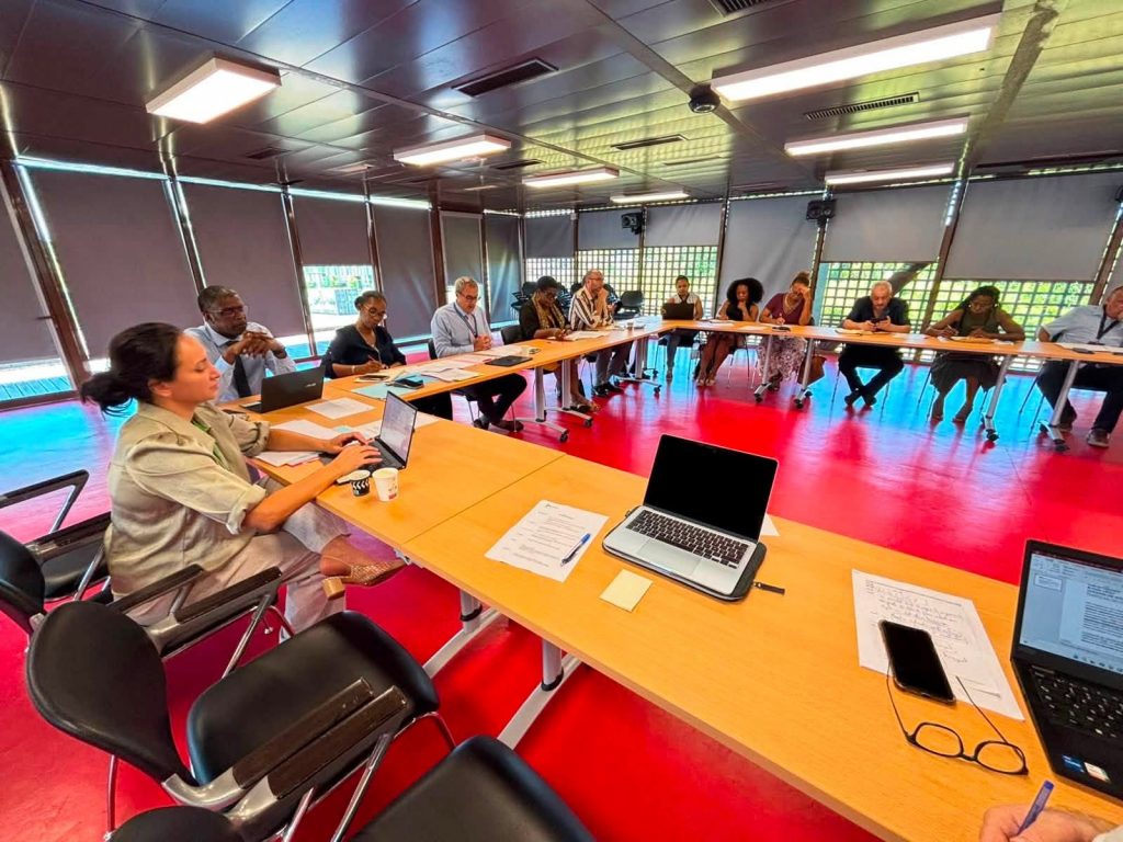 Comment le développement éducatif et numérique renforce-t-il l&rsquo;attractivité d&rsquo;Outre-mer selon la Collectivité Territoriale de Guyane ?
