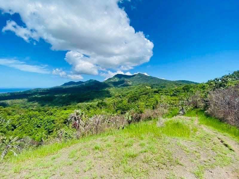 Randonnée éco-touristique à Mayotte : Explorez les crêtes de Bandrélé avec MaoreRando, une aventure unique en Outre-mer