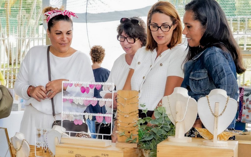 Que faire en Nouvelle-Calédonie : découvrez l&rsquo;artisanat local au Marché des femmes entrepreneuses dans la province Sud, une vitrine d&rsquo;Outre-mer