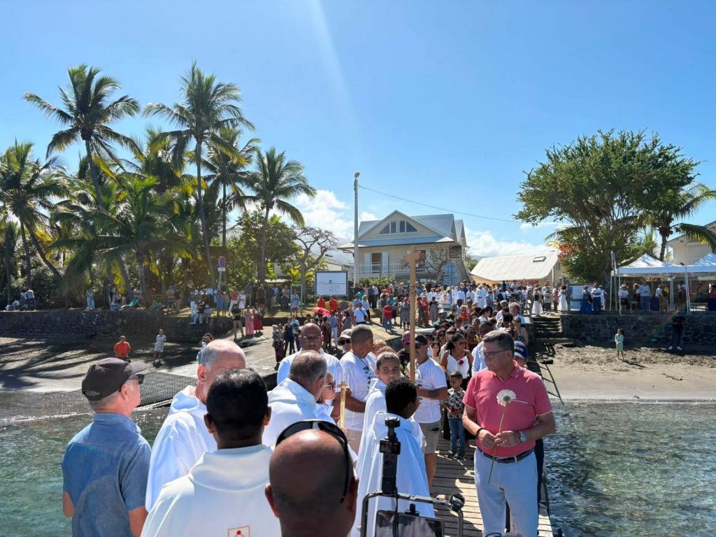 Quoi faire à La Réunion ? Vivre la traditionnelle messe des pêcheurs depuis la Ville des Avirons jusqu&rsquo;à L&rsquo;Étang-Salé en Outre-mer