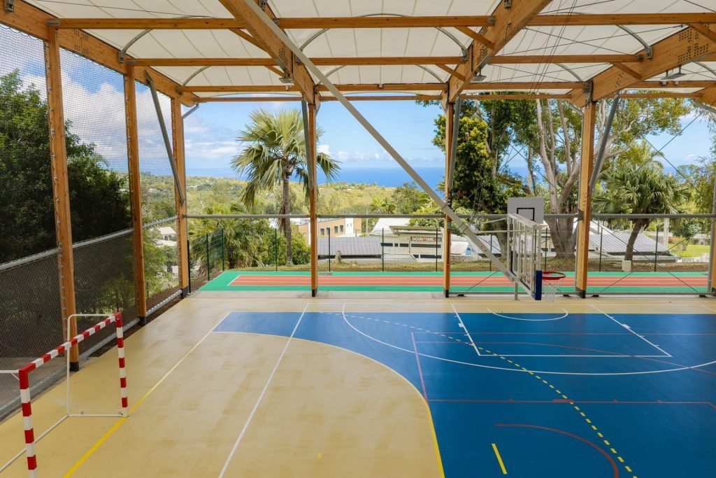 Quoi faire à La Réunion ? La Ville de Saint-Denis révolutionne le sport en Outre-mer avec son nouveau plateau couvert dans le quartier de La Montagne
