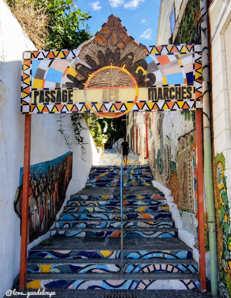 Comment découvrir l&rsquo;art urbain à Basse-Terre en Outre-mer ? Visitez le Passage des Marches en Guadeloupe