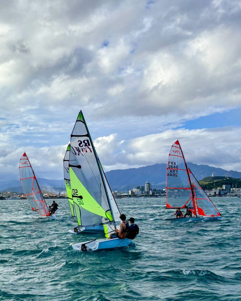 Voile en Nouvelle-Calédonie : où admirer les régates et s&rsquo;initier au dériveur à Port Plaisance ?
