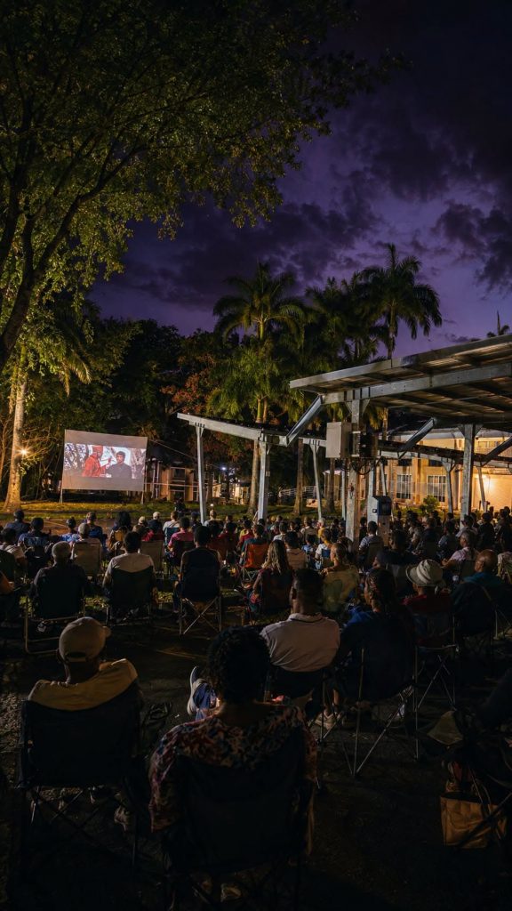 Voyagez dans le temps en Outre-mer : le cinéma en plein air fait vibrer la Région Guadeloupe