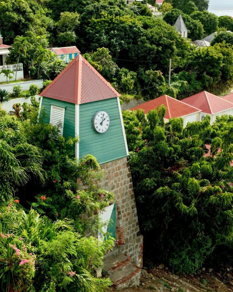 Comment visiter Gustavia à Saint-Barthélemy : les secrets du Clocher Suédois et du patrimoine d&rsquo;Outre-mer