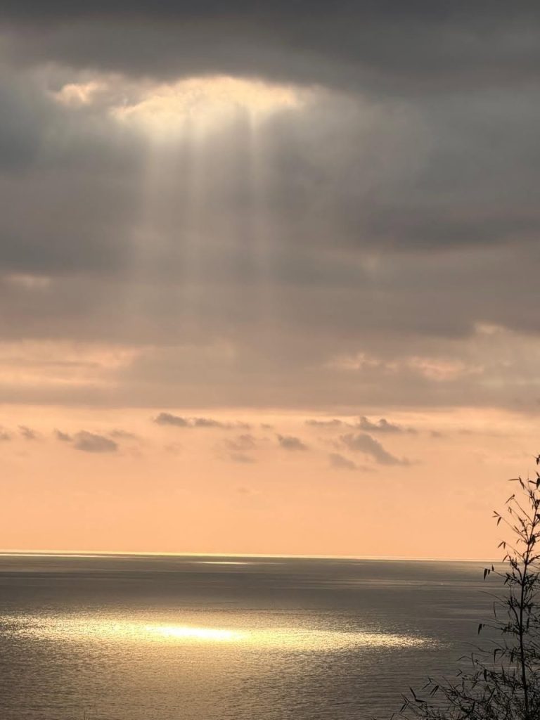 Où visiter à Mayotte ? L&rsquo;incroyable coucher de soleil au point de vue de M&rsquo;tsamboro en Outre-mer