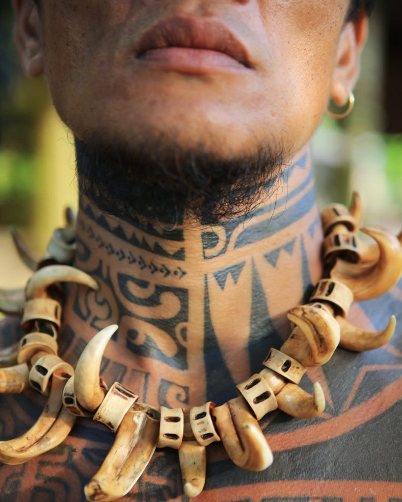 Quoi Faire en Polynésie ? Découvrez l&rsquo;Art Sacré du Tatau au Cœur de l&rsquo;Outre-mer