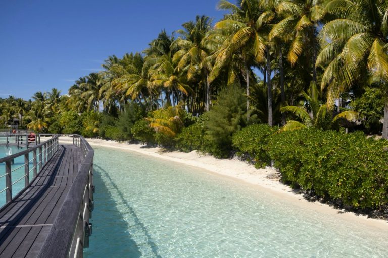 Voyager en Polynésie depuis Tahiti : l&rsquo;évasion lagon ultime en Outre-mer